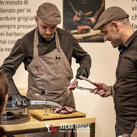 Mc Manni & Steakhouse Guest house Racale